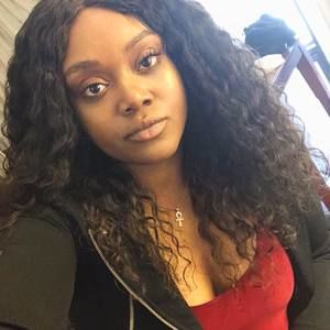 Meet your Posher, Alexis